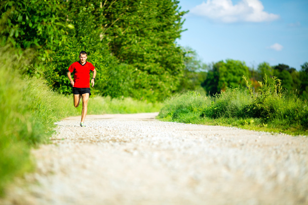 Człowiek działa jogging na drodze - Zdjęcie, obraz