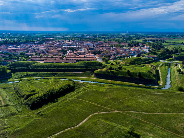 Palmanova, Udine, Olaszország. Korának példaértékű erődítményét 1593-ban, a Aerial View-ban határozták meg. - Fotó, kép