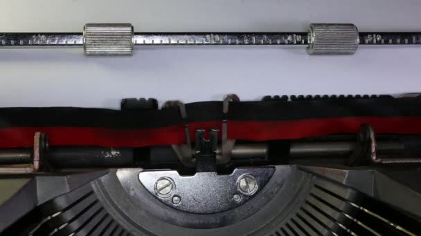 Psací stroj s napsal v novinách - Záběry, video