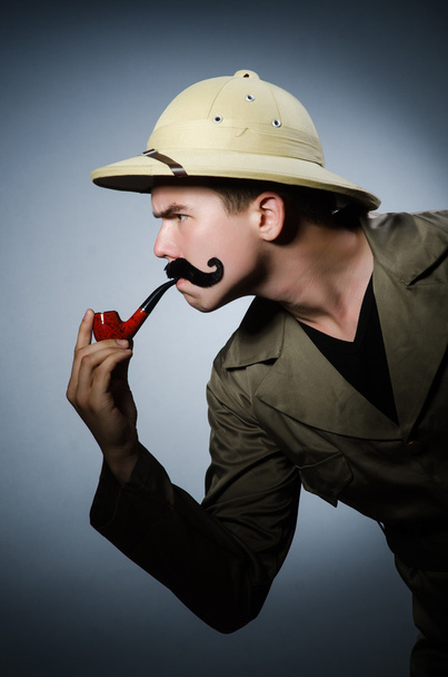 Hombre en sombrero de safari en concepto de caza - Foto, Imagen