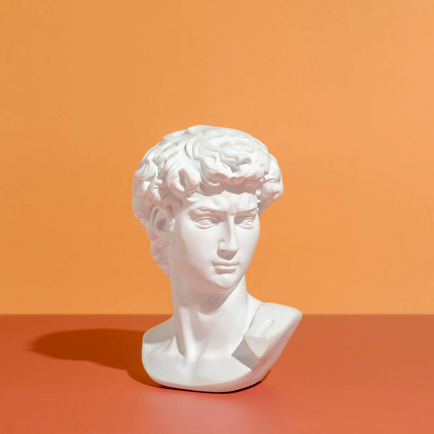 Estatua antigua David de Miguel Ángel en futurismo y concepto pop vaporwave. - Foto, Imagen