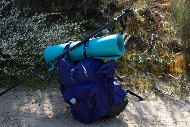 hiking backpack on the trail - Foto, immagini