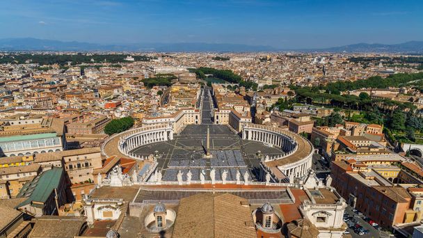 Вид на Рим с купола собора Святого Петра, Италия, Европа. - Фото, изображение