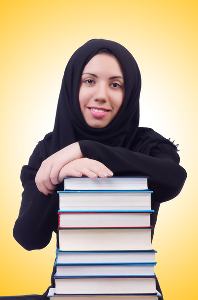 Giovane studentessa musulmana con libri - Foto, immagini