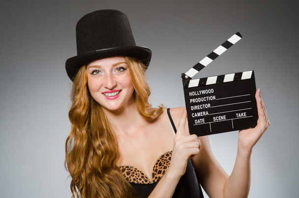 Kobieta z filmu zarządu kapeluszu - Zdjęcie, obraz