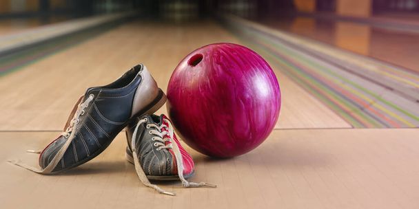 Ball and shoes on floor in bowling club - Foto, imagen