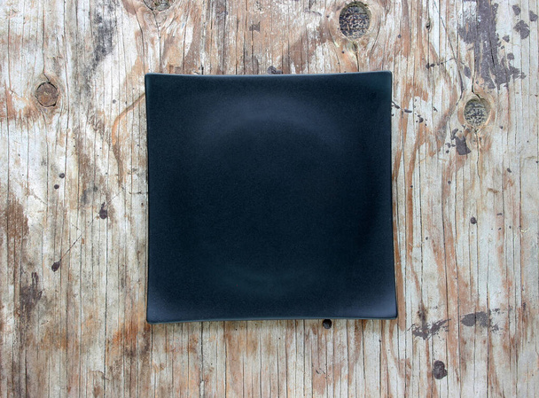 Empty plate in the wood - Valokuva, kuva
