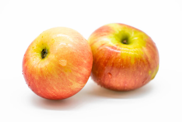 Elma izole beyaz arka plan üzerinde - Fotoğraf, Görsel