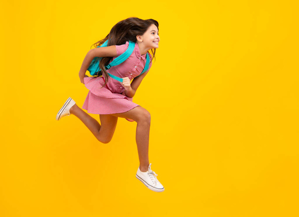 Amazed teen girl. Schoolgirl with backpack. Teenager student, isolated background. Learning and knowledge. Go study. Children education concept. Back to school. Run and jump - Foto, Bild