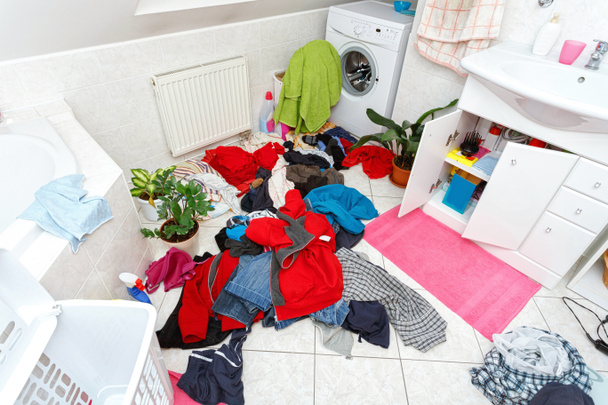 ropa sucia lista para el lavado
 - Foto, imagen