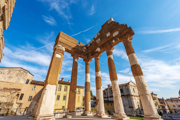 Antigas ruínas do Templo Romano no centro de Brescia, Capitólio (Tempio Capitolino), 73 AC, Património Mundial da UNESCO, Lombardia, Itália, Europa. - Foto, Imagem