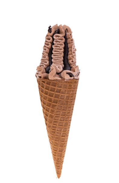 Sorvete em cone de waffle isolado sobre fundo branco - Foto, Imagem