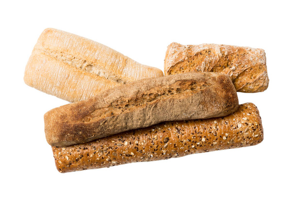 Widok z góry chleba wyciąć. Świeżo upieczony chleb odizolowany na białym tle. Świeże organiczne bochenki. - Zdjęcie, obraz