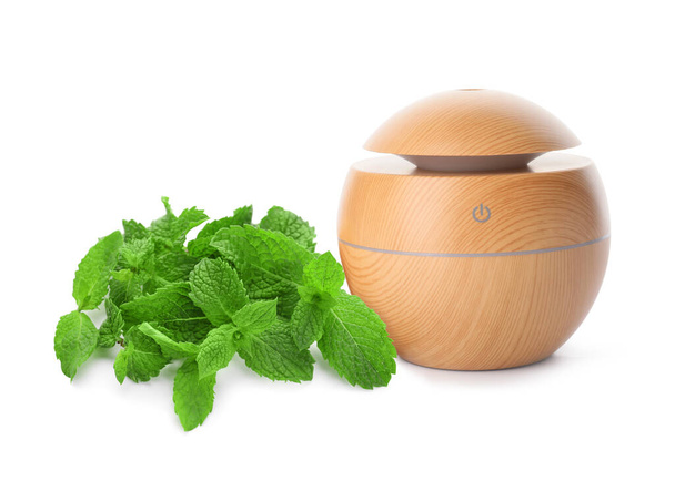 Aroma oil diffuser and mint on white background - Foto, imagen