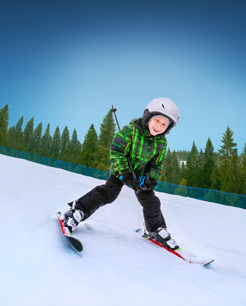 Little skier going down - Foto, Bild