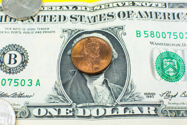 Amerikai dollár és cent. - Fotó, kép