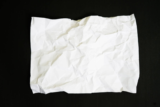 Белый смятый бумажный узор и текстура или фон - Фото, изображение