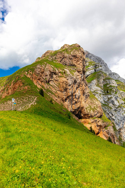 Auf dem Weg zum Magart-Gipfel auf Sloweniens höchster Straße - Slowenien - Italien - Foto, Bild