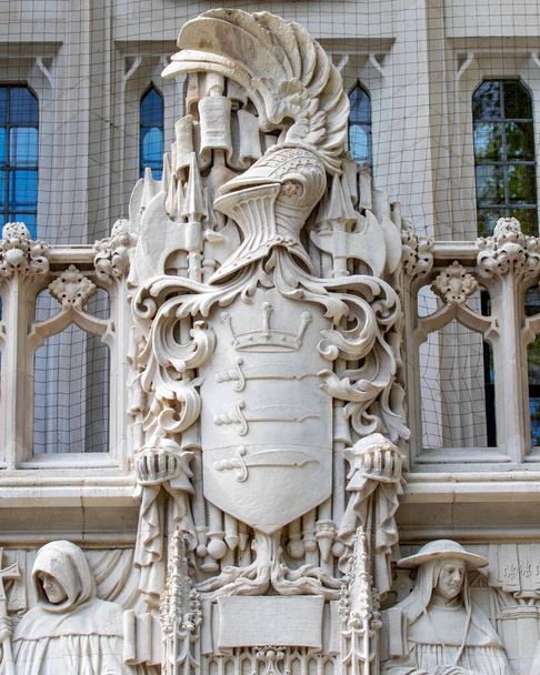 London, UK - April 20th 2022: Close-up detail of the intricate sculptures on the exterior of The Supreme Court building, located on Parliament Square in Westminster, London, UK. - Foto, Imagen