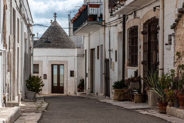 Traditional residential trullo houses in Alberobello, Southern Italy - Фото, изображение