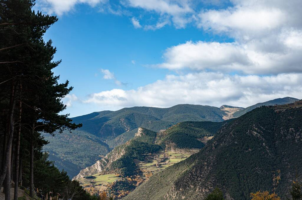 Nice landscape of mountain valley in autumn winter - Foto, immagini