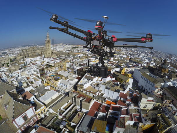 Drone repülő nyílik Sevilla  - Fotó, kép