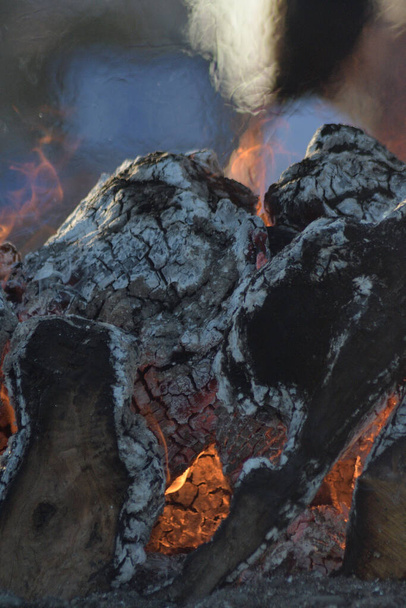 Ξύλινο κάψιμο σε φωτιά - Φωτογραφία, εικόνα