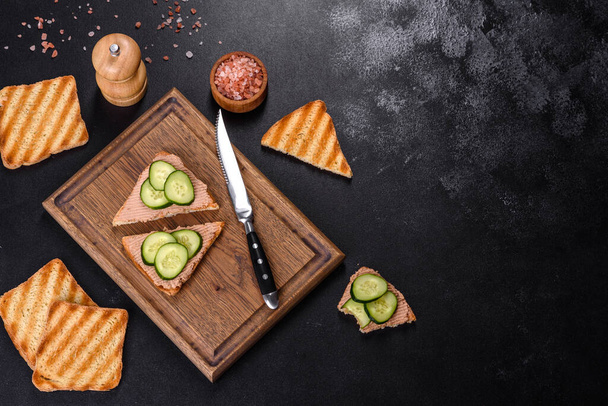 Delicious fresh sandwich with chicken liver pate with crispy toast, butter and cucumber. Quick healthy snack - Fotografie, Obrázek