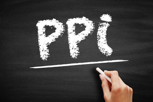 PPI - Pixels Per Inch sont des mesures de la densité de pixels d'un dispositif d'image électronique, concept de technologie d'acronyme sur tableau noir - Photo, image