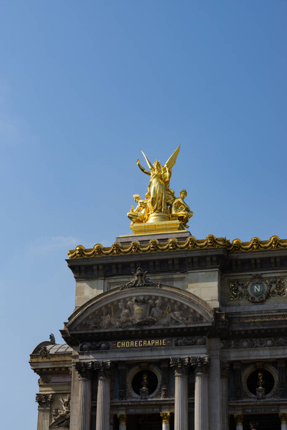 Parte estrema dell'edificio dell'Opera di Parigi costruito con oro. - Foto, immagini