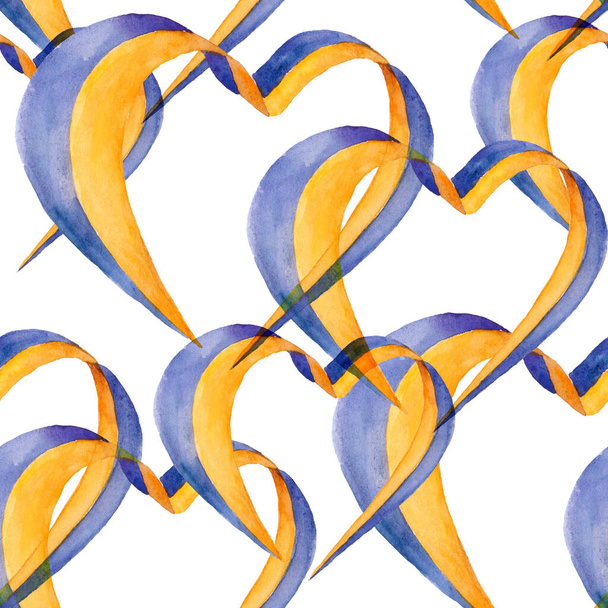 Серце зроблене з синьої атласної стрічки на жовтому тлі з копіювальним простором. Валентинів день. Патерн - Фото, зображення