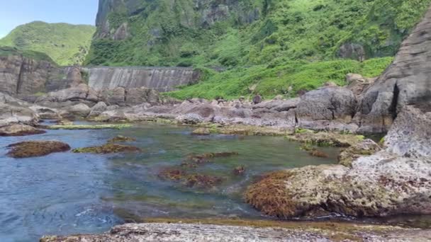 The strange rocks and rocks stretching hundreds of meters, can be said to be Bamboo Shoot Rock, Ice Cream Rock, Sea Dog Rock, etc. in the Natural Geology Classroom, New Taipei City, Taiwan - Footage, Video