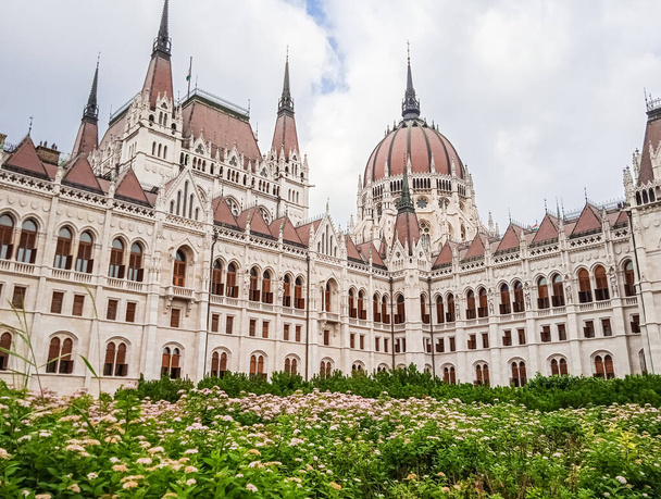 Hungarian Parliament in Budapest, historical building - Foto, afbeelding