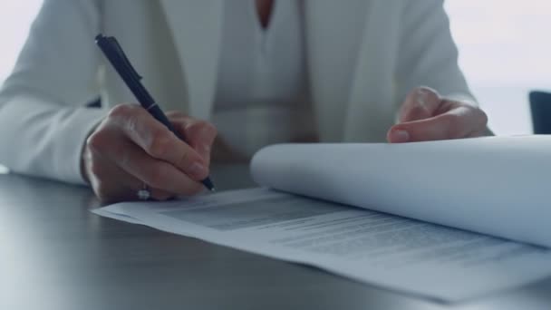 Successful ceo signing contract in office. Closeup woman hands holding pen write on legal papers. Unknown insurance agent manager checking agreement put signature. Corporate negotiations concept. - Séquence, vidéo