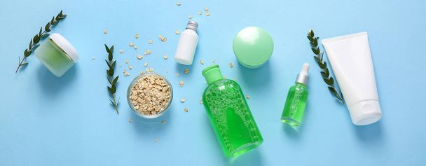 Set of natural cosmetics on blue background, top view - Foto, imagen