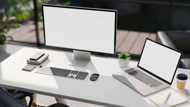 Moderner Büroarbeitsplatz mit PC-Desktop-Computer und Laptop-Weißbildschirm-Attrappe, Tastatur, Büroaccessoires und Dekor auf dem Schreibtisch. 3D-Darstellung, 3D-Illustration - Foto, Bild