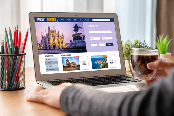 Sito web di agenzie di viaggio online per la ricerca modulare e la pianificazione del viaggio offerte affare e pacchetto per il volo, hotel e tour prenotazione - Foto, immagini