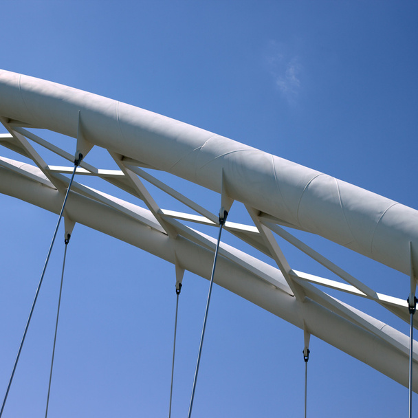 Ponte branca moderna
 - Foto, Imagem