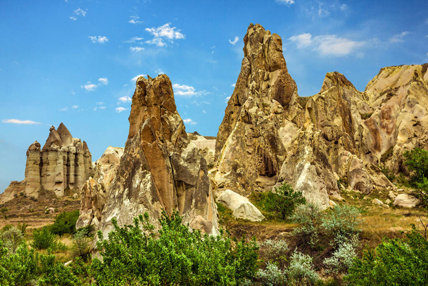 Mountain landscape in national park Goreme, Cappadocia, Turkey - Foto, imagen