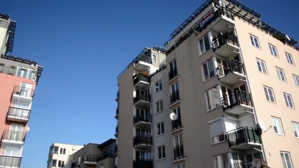 アパート - 住宅不動産 (開発) - 空の高層ブロック - 映像、動画
