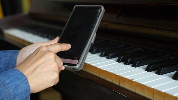 close up of a woman's hands playing piano with a laptop - Foto, Bild