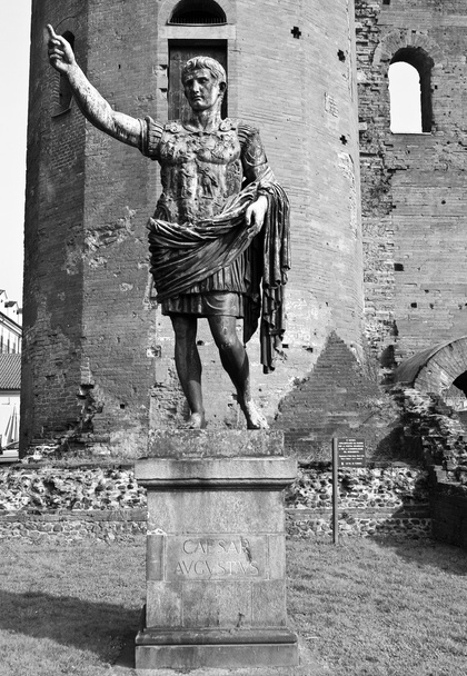 Estátua de César Augusto
 - Foto, Imagem