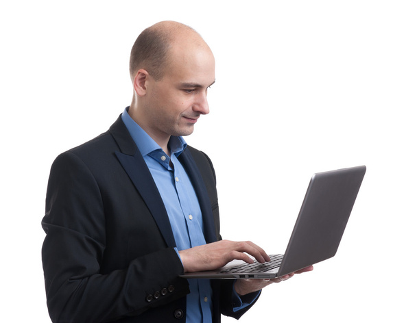 лисий бізнесмен працює на своєму ноутбуці
 - Фото, зображення