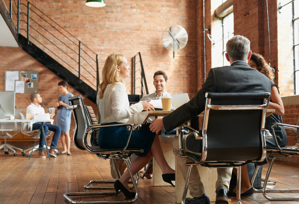 Shot of a group of businesspeople having a meeting in an office. - Foto, Imagen