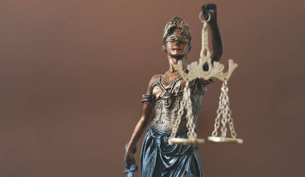 Concetto legale e giuridico statua di Lady Justice su sfondo sfocato - Foto, immagini
