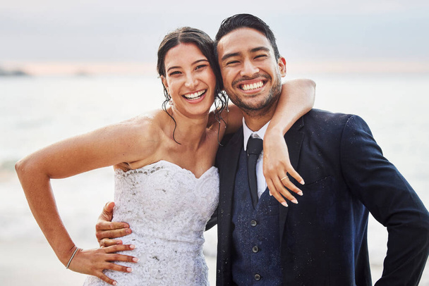 Shot of a young couple on the beach on their wedding day. - Φωτογραφία, εικόνα