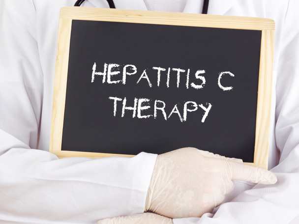 Doctor ukazuje informace: terapie hepatitidy c - Fotografie, Obrázek