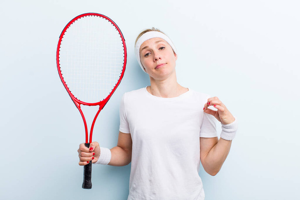 blonde pretty woman. practicing tennis sport - Zdjęcie, obraz