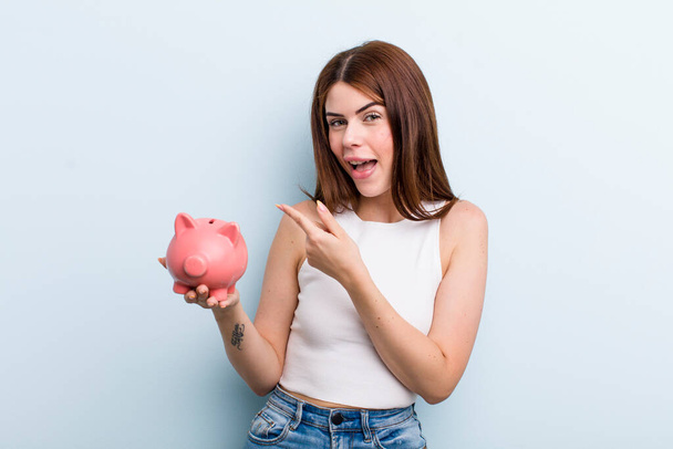 young adult pretty woman with a piggy bank - Fotoğraf, Görsel
