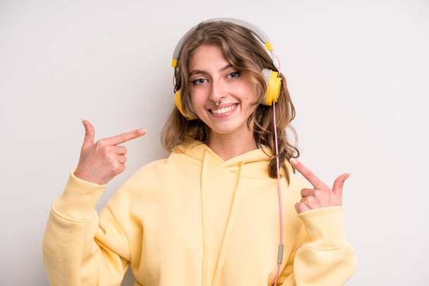 teenager girl. music and headphones concept - Фото, изображение